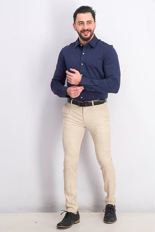 Navy shirt and beige pants: the perfect color combination